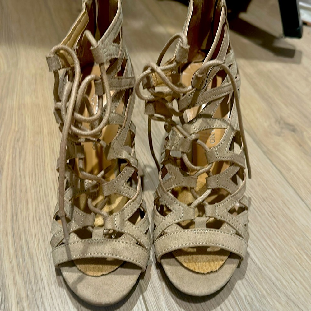 Christian Siriano heels , Tan suede , never worn lace up , freakin adorable